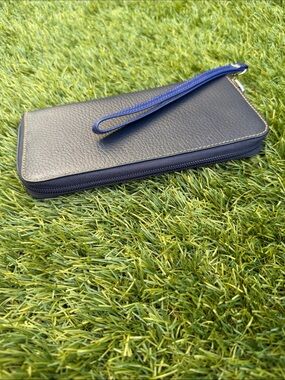 Puro Cuero Navy Leather Wristlet Wallet with Blue Strap
